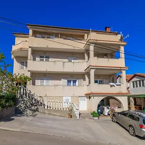 Marija Apartman Mundanije